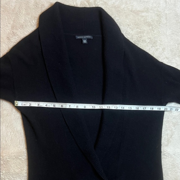 Banana Republic Extra Fine Merino & Angora Blend Black Deep V-Neck Sweater sz M - Picture 6 of 9